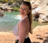 Busty-Ellie