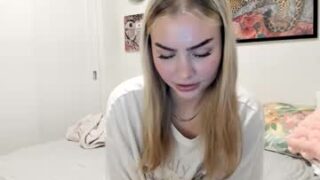ariah_is_blonde